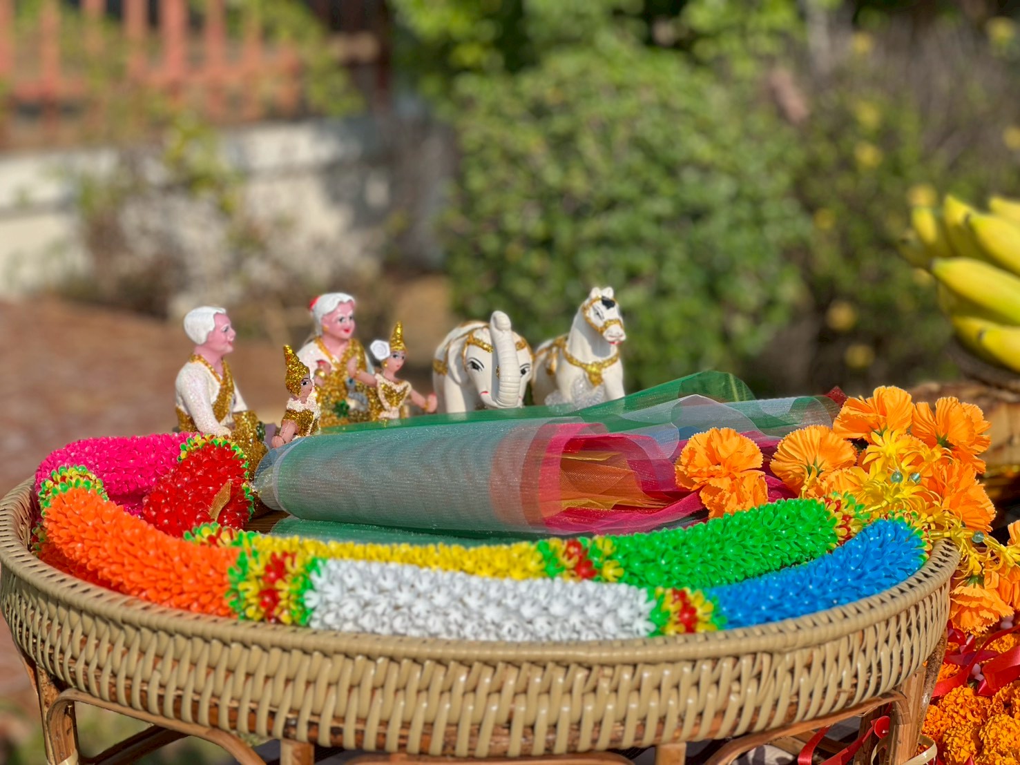 title - ส.ป.ก. ยโสธร จัดพิธีเจริญพระพุทธมนต์ทำบุญถวายภัตตาหารเพลแด่พระสงฆ์ พิธีสักการะศาลเจ้าที่และสิ่งศักดิ์สิทธิ์ประจำสำนักงาน เนื่องในเทศกาลวันขึ้นปีใหม่ไทย